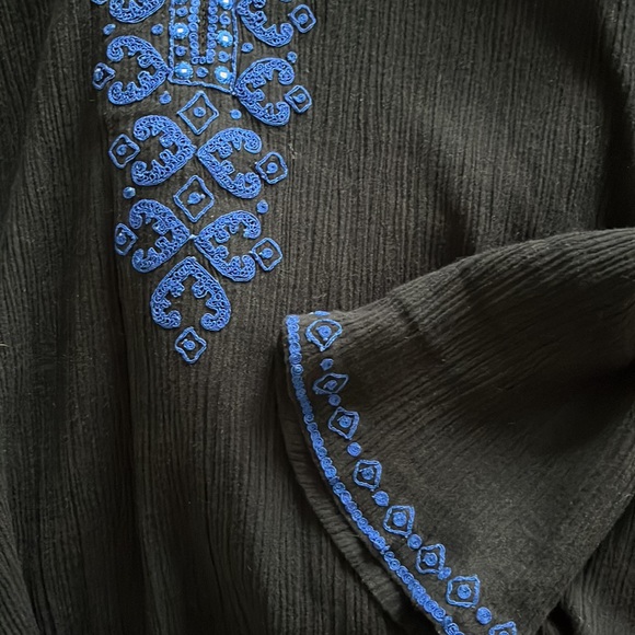 Sulu tunic/beach cover up. Black w midnight blue embroidery. Size 8 - Picture 4 of 4